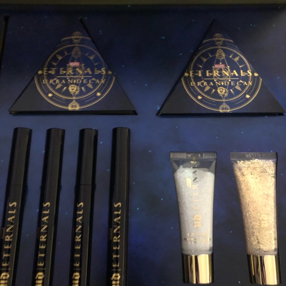 Rare Marvel X Urban Decay 13 Piece Collectors Vault Limited Edition NIB - Picture 12 of 15